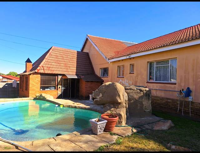 4 BEDROOM HOUSE FOR SALE IN RENSBURG